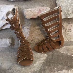 Toddler size 26 tan gladiators